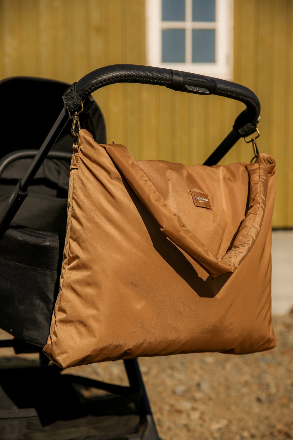 Technical Puffy Diaper Bag | Brown