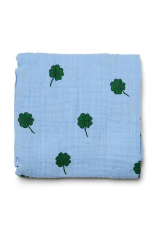 Lichtblauwe Hydrofiele Doek Met Klavertjes – Medium