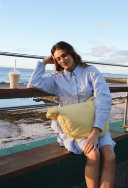 Gele Textured Puffy Crossbody Tas