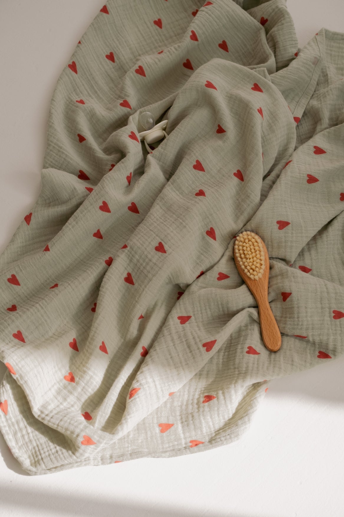 Swaddle Print Large | Green Hearts
