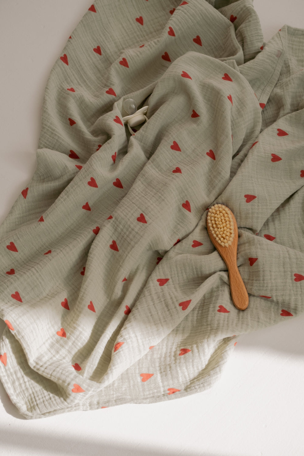 Swaddle Print Medium | Green Hearts