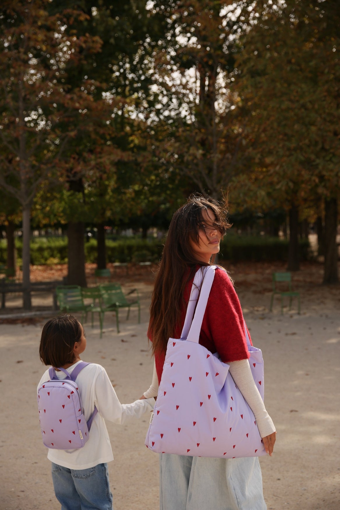 Lila puffy Mom-Bag mit Herzen