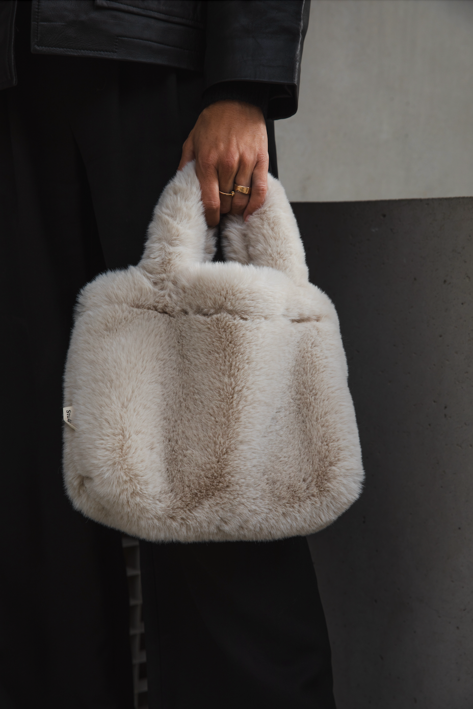 Neutrale Faux Fur Mini Handtas